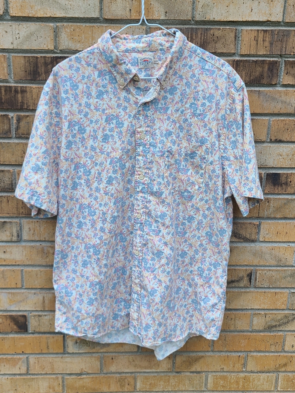 Faherty Short-Sleeve Floral Button-Down Shirt in Blue, Pink and Cream